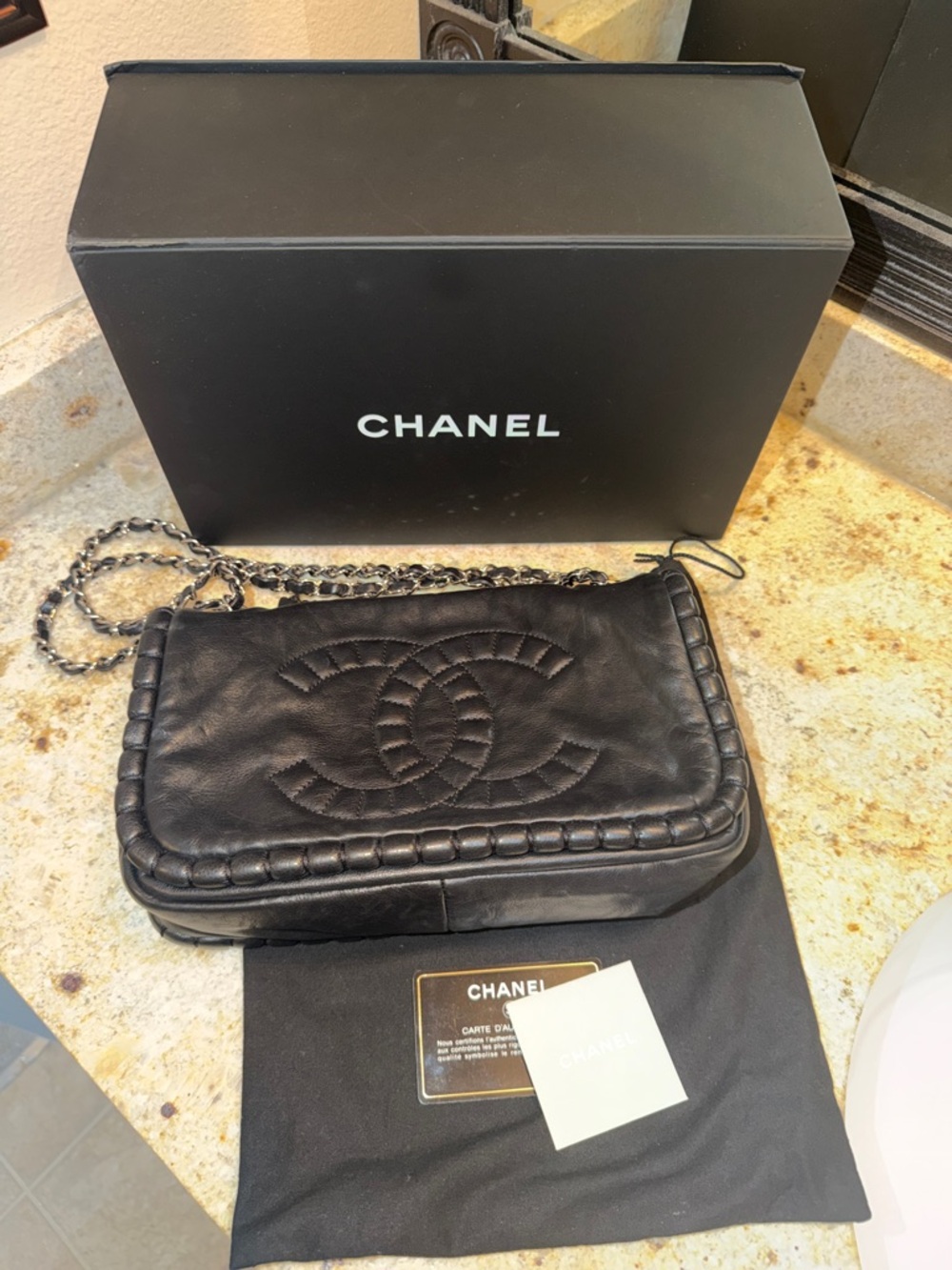 CHANEL Black Quilted Lambskin Flap Bag with Chain Strap CC logo - Picture 5 of 17